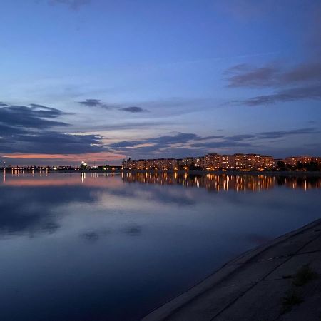 Horizon View Villa - Lakefront Terrace Suite Бухарест Экстерьер фото